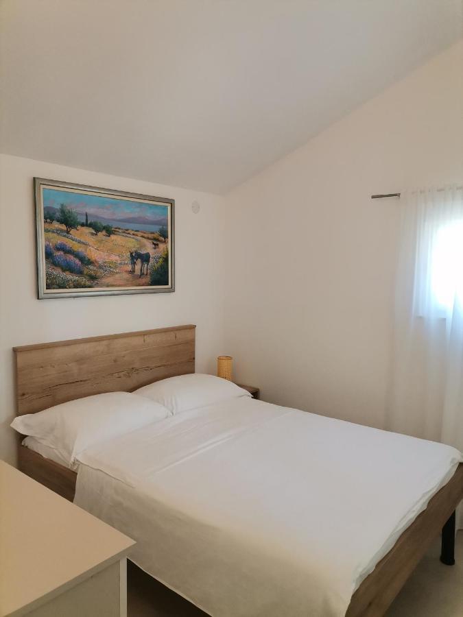 Holiday Batarelo Trogir Bagian luar foto