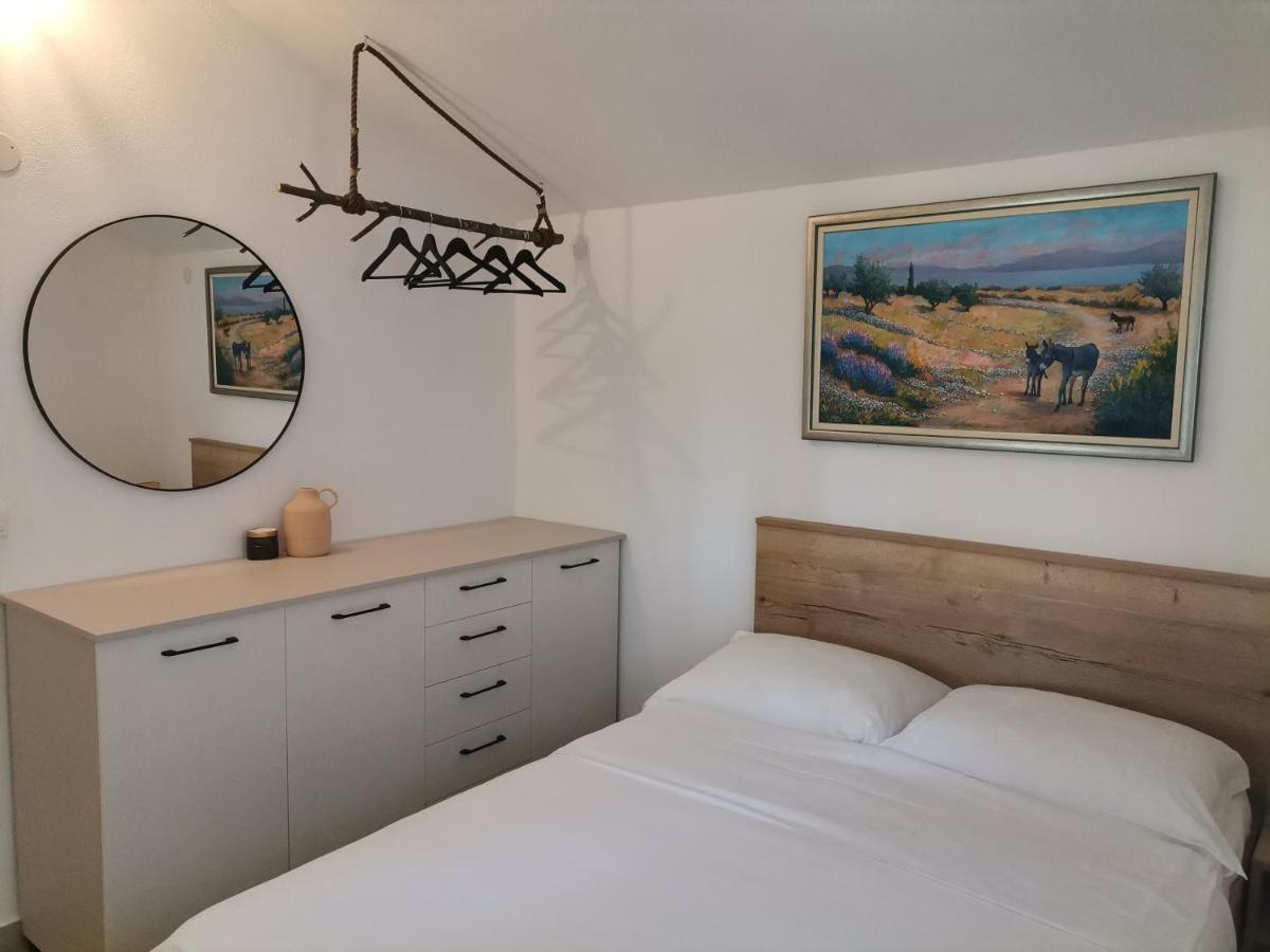 Holiday Batarelo Trogir Bagian luar foto